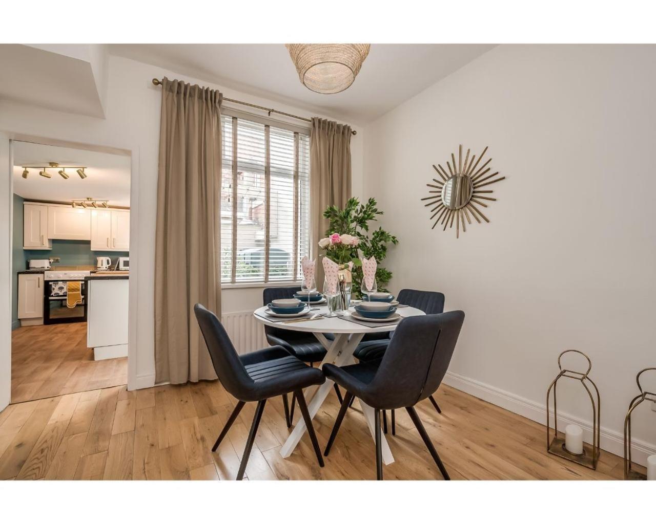 Central Belfast Apartments Chic Luxe R&R Екстериор снимка