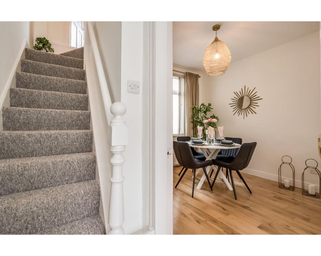 Central Belfast Apartments Chic Luxe R&R Екстериор снимка