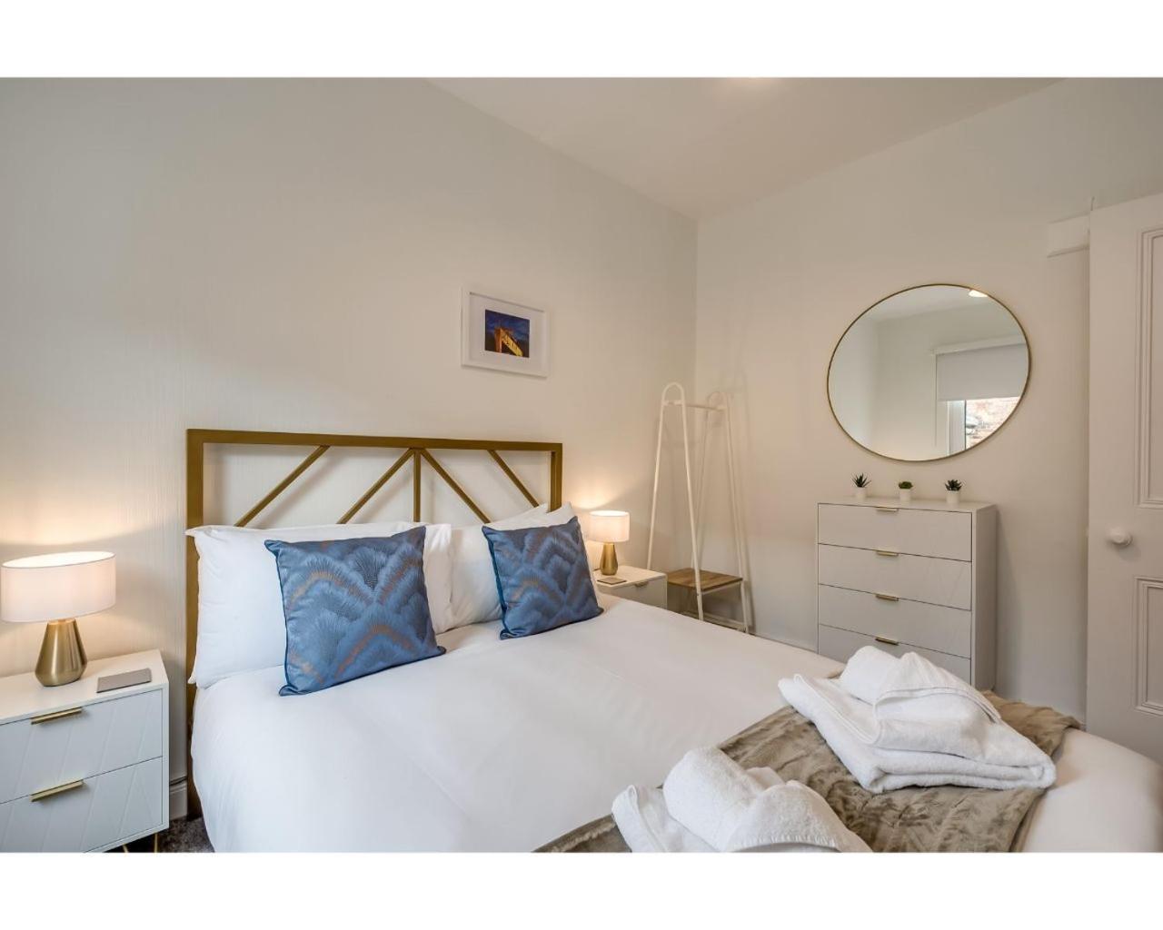 Central Belfast Apartments Chic Luxe R&R Стая снимка