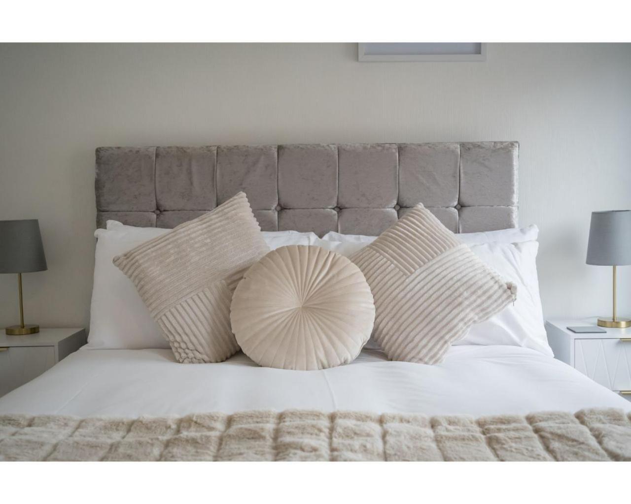 Central Belfast Apartments Chic Luxe R&R Стая снимка