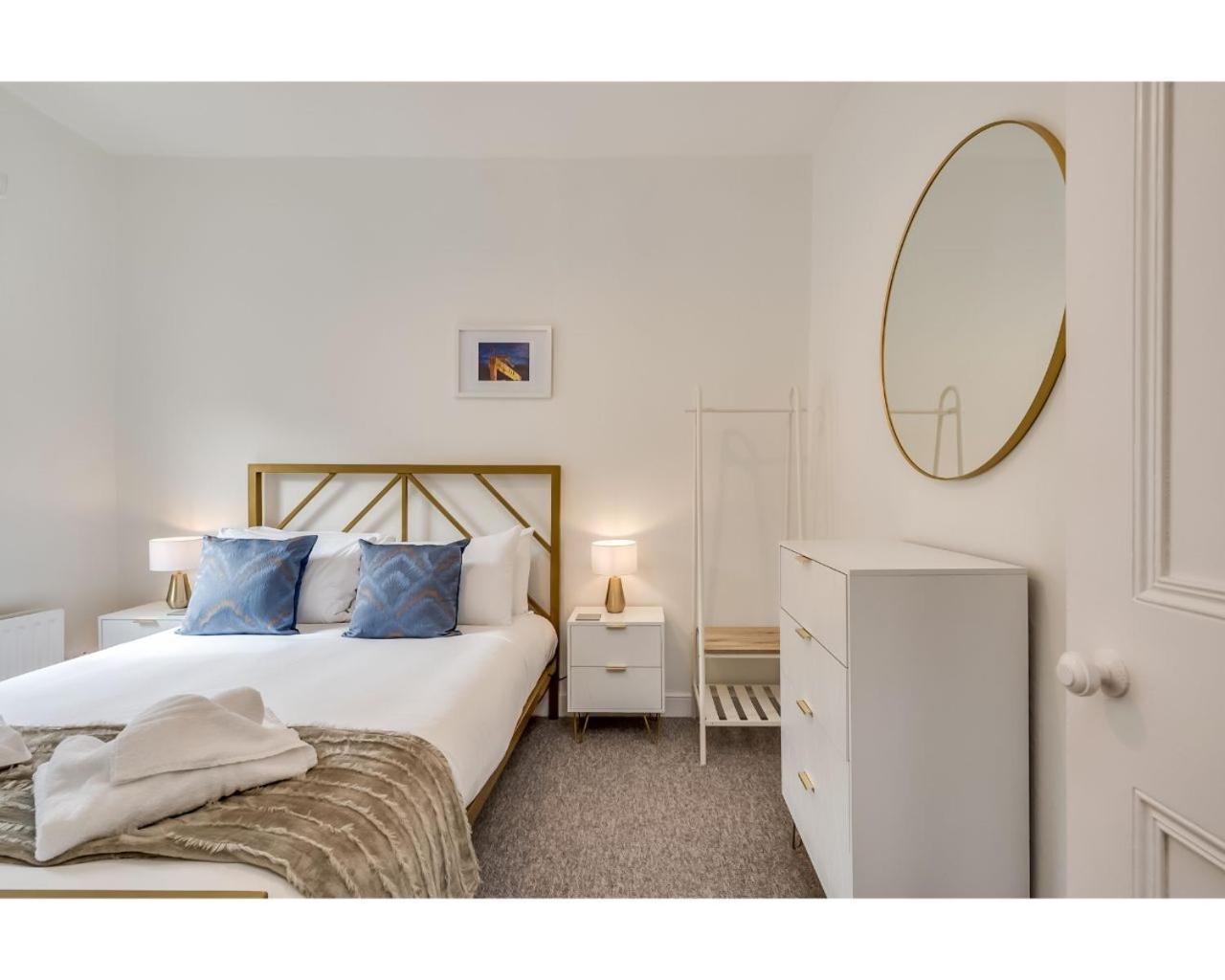 Central Belfast Apartments Chic Luxe R&R Стая снимка