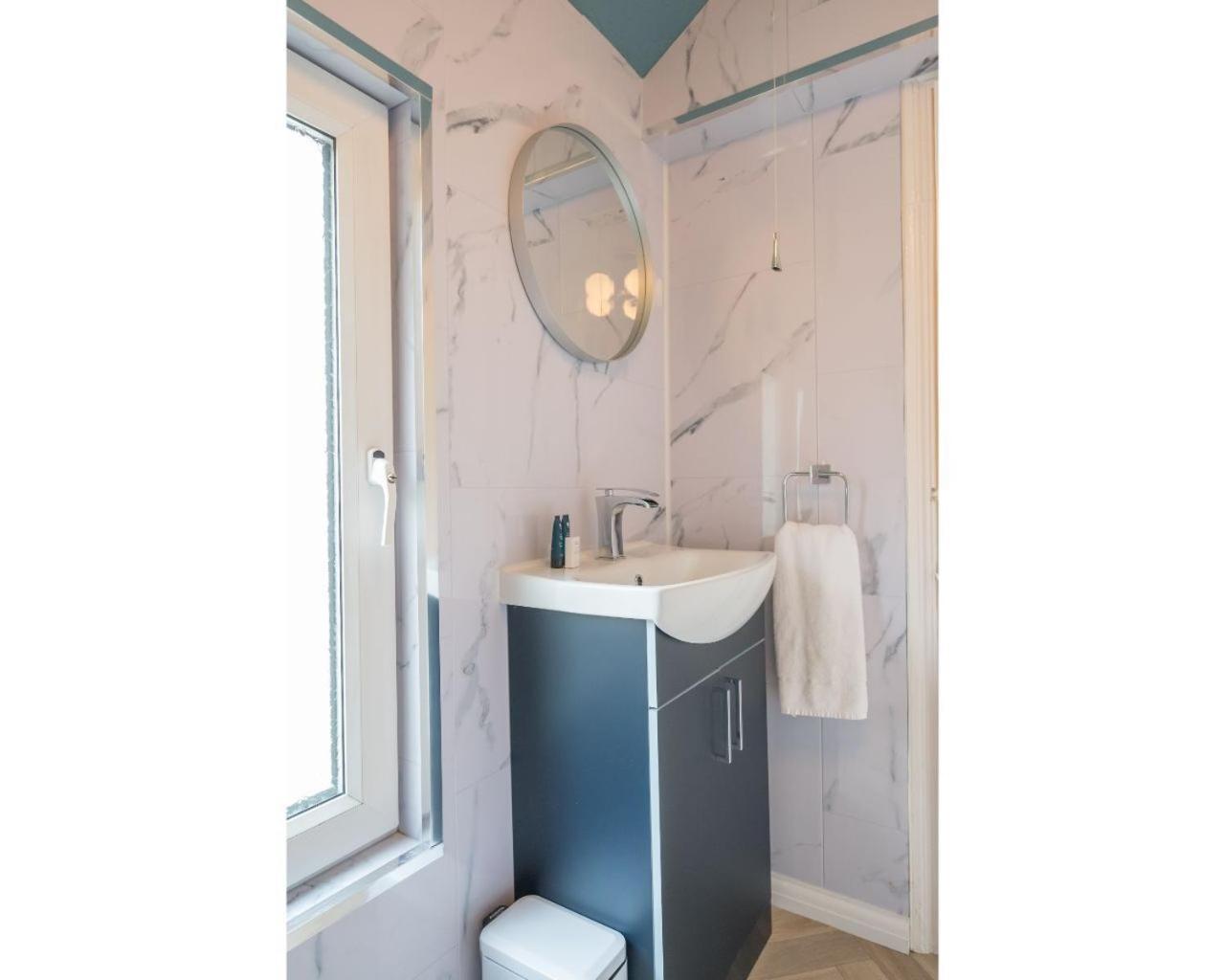 Central Belfast Apartments Chic Luxe R&R Стая снимка