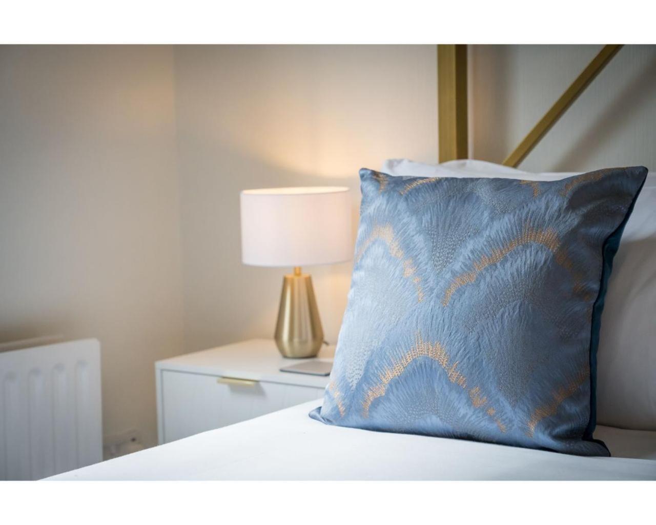 Central Belfast Apartments Chic Luxe R&R Стая снимка